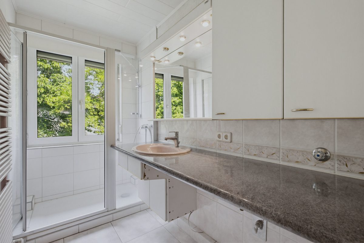 Tageslichtbad Immobilienangebot - Karlsruhe / Nordstadt - Wohnungen - Viel Platz und Potential! Interessante 4-Zimmer-Wohnung in zentraler Lage