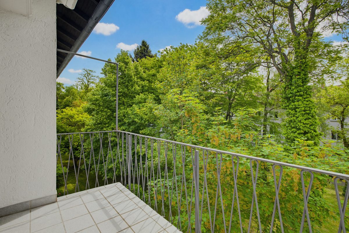 Balkon mit Ausblick Immobilienangebot - Karlsruhe / Nordstadt - Wohnungen - Viel Platz und Potential! Interessante 4-Zimmer-Wohnung in zentraler Lage