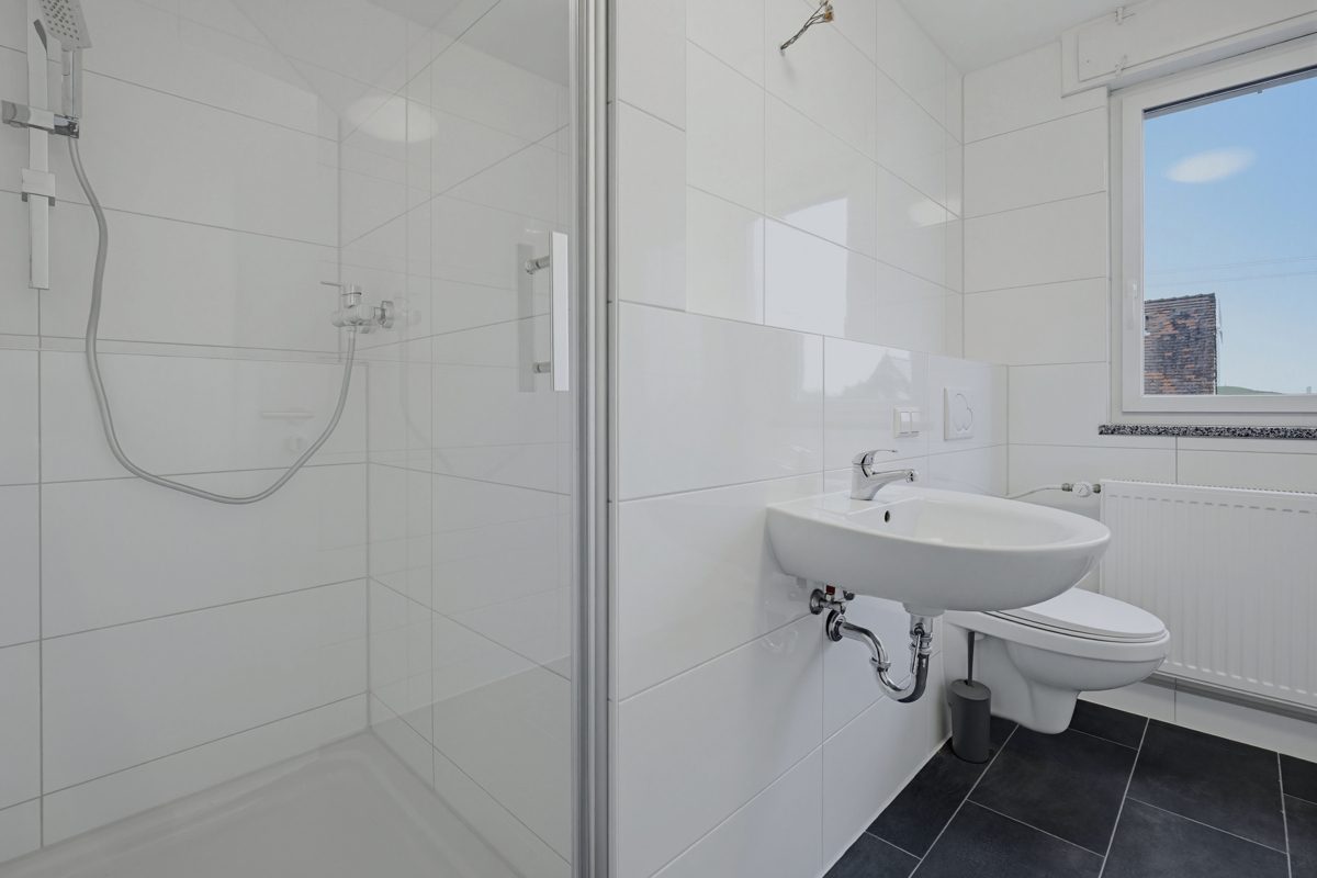 Immobilienangebot - Karlsruhe / Knielingen - Wohnen & Anlage - Renditekracher mit Konzept: Reihenmittelhaus mit 6 Zimmern und attraktiver Einzelvermietungsstruktur