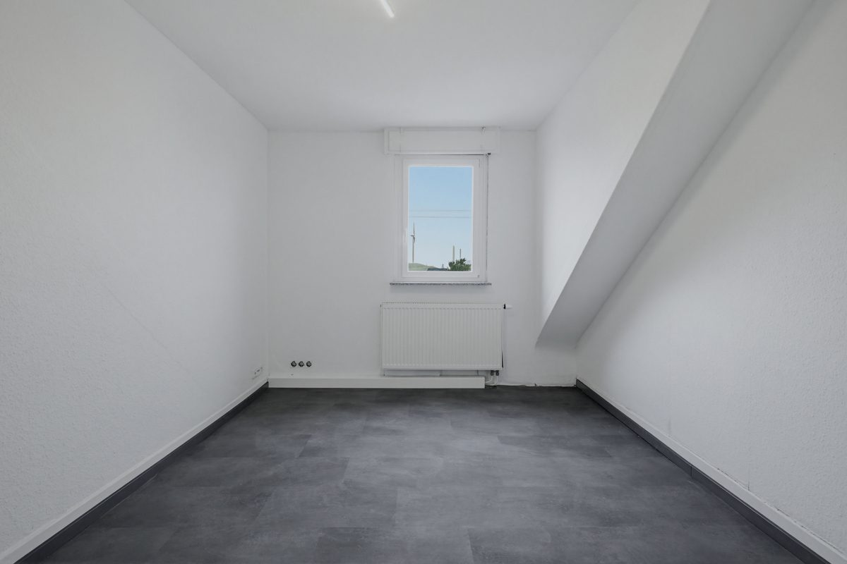 Immobilienangebot - Karlsruhe / Knielingen - Wohnen & Anlage - Renditekracher mit Konzept: Reihenmittelhaus mit 6 Zimmern und attraktiver Einzelvermietungsstruktur