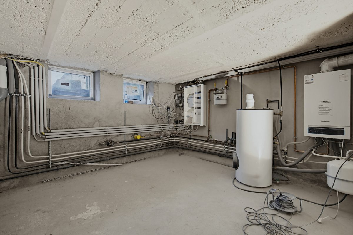 Immobilienangebot - Karlsruhe / Knielingen - Wohnen & Anlage - Renditekracher mit Konzept: Reihenmittelhaus mit 6 Zimmern und attraktiver Einzelvermietungsstruktur