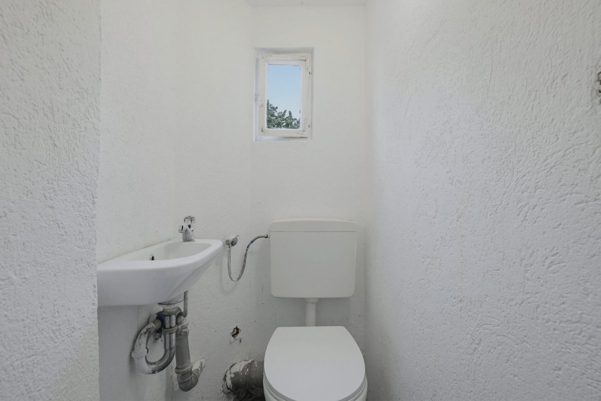 Immobilienangebot - Karlsruhe / Knielingen - Wohnen & Anlage - Renditekracher mit Konzept: Reihenmittelhaus mit 6 Zimmern und attraktiver Einzelvermietungsstruktur