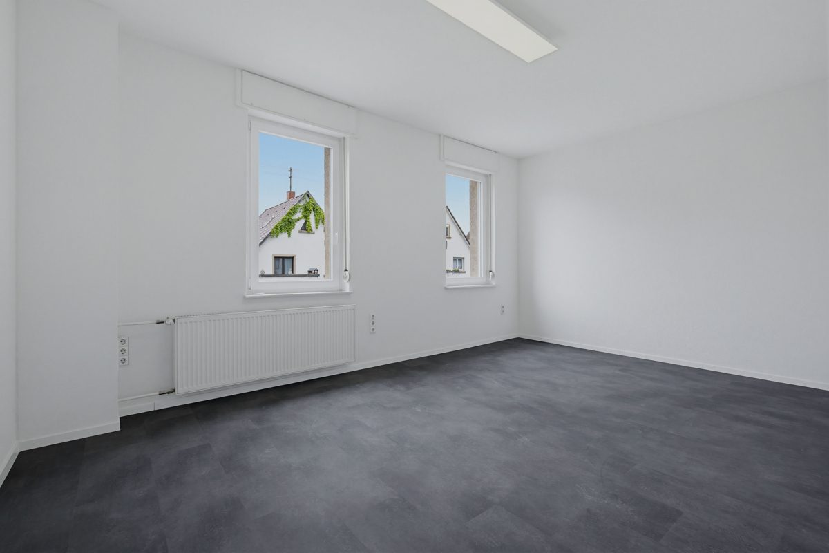 Immobilienangebot - Karlsruhe / Knielingen - Wohnen & Anlage - Renditekracher mit Konzept: Reihenmittelhaus mit 6 Zimmern und attraktiver Einzelvermietungsstruktur