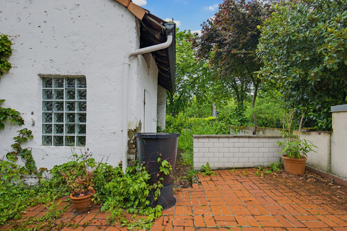 Immobilienangebot - Karlsruhe / Knielingen - Wohnen & Anlage - Renditekracher mit Konzept: Reihenmittelhaus mit 6 Zimmern und attraktiver Einzelvermietungsstruktur