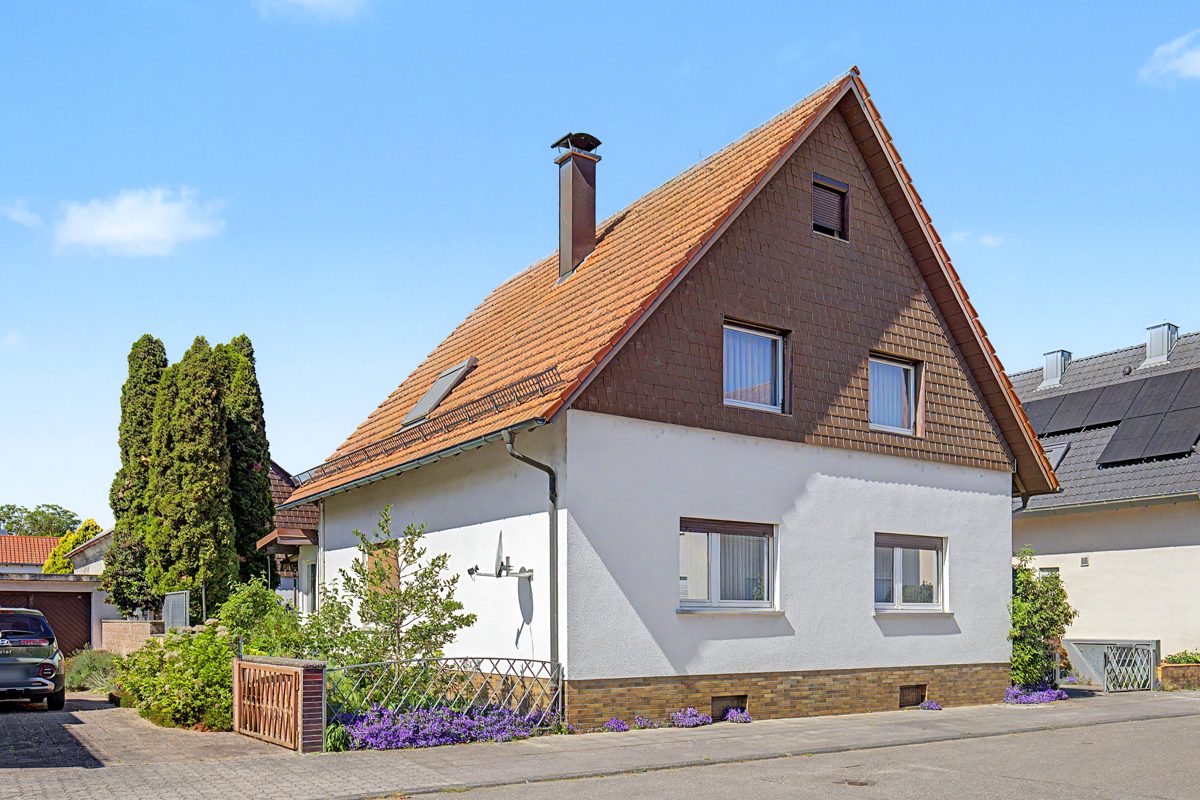 Immobilienangebot - Dettenheim / Liedolsheim - Wohnen & Anlage - Interessante Gelegenheit! Ansprechendes Einfamilienhaus mit Potential