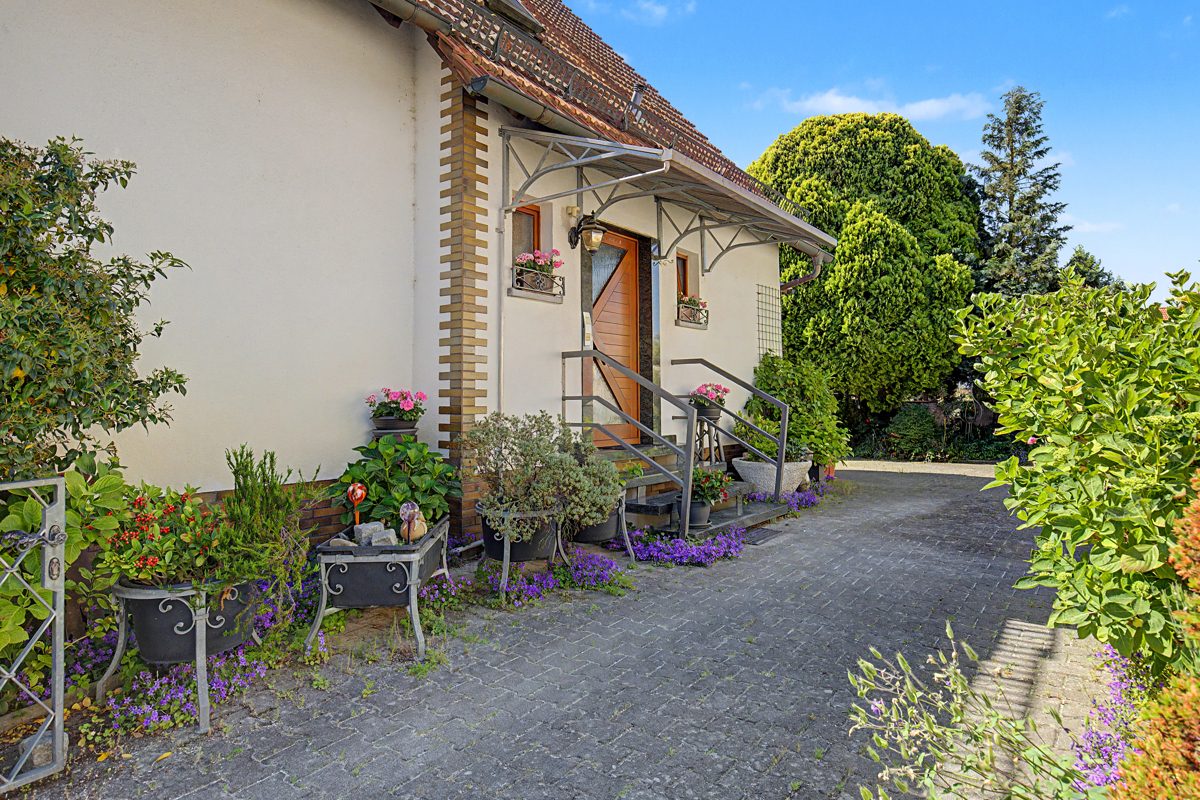 Immobilienangebot - Dettenheim / Liedolsheim - Wohnen & Anlage - Interessante Gelegenheit! Ansprechendes Einfamilienhaus mit Potential