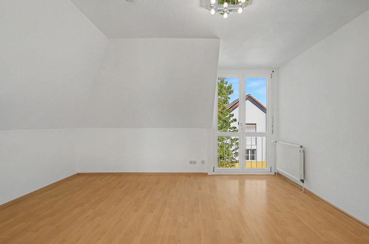 Schlafzimmer im 2.OG Immobilienangebot - Ettlingen - Wohnen & Anlage - Top-Lage an der Alb: Gepflegte Doppelhaushälfte mit viel Platz für die Familie