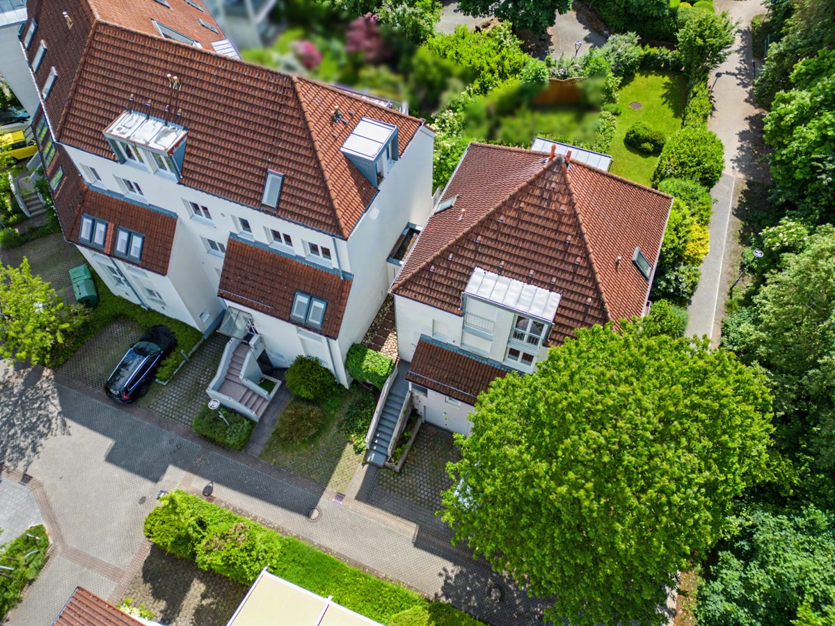 Drohnenaufnahme Immobilienangebot - Ettlingen - Wohnen & Anlage - Top-Lage an der Alb: Gepflegte Doppelhaushälfte mit viel Platz für die Familie