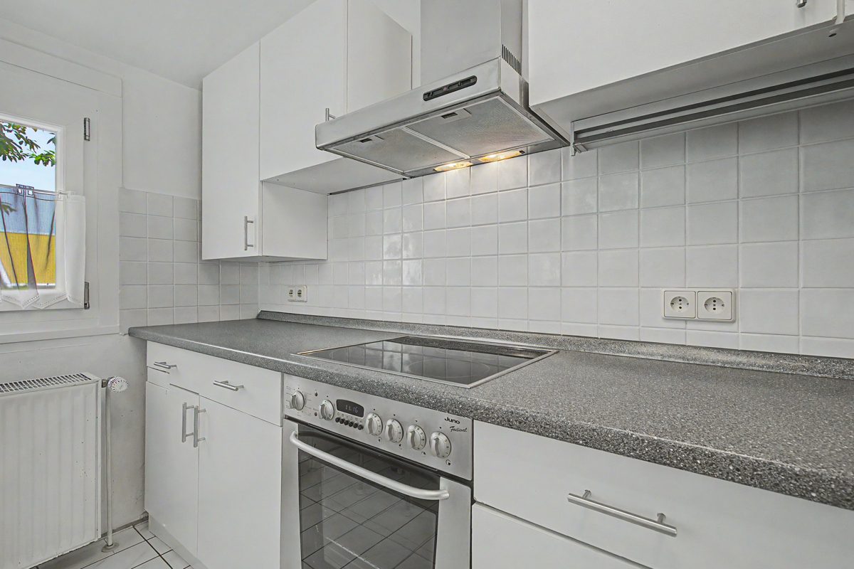 Küche EG Immobilienangebot - Ettlingen - Wohnen & Anlage - Top-Lage an der Alb: Gepflegte Doppelhaushälfte mit viel Platz für die Familie