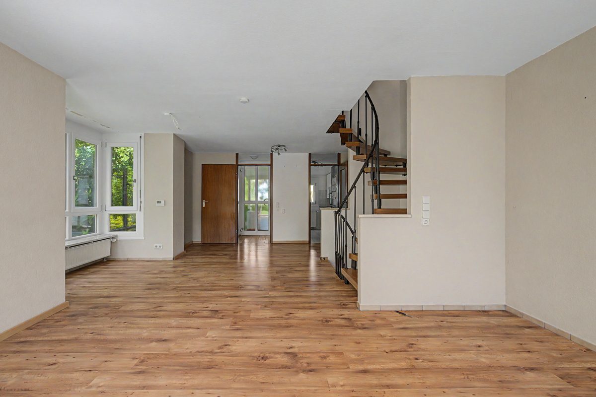 Wohnzimmer EG Immobilienangebot - Ettlingen - Wohnen & Anlage - Top-Lage an der Alb: Gepflegte Doppelhaushälfte mit viel Platz für die Familie