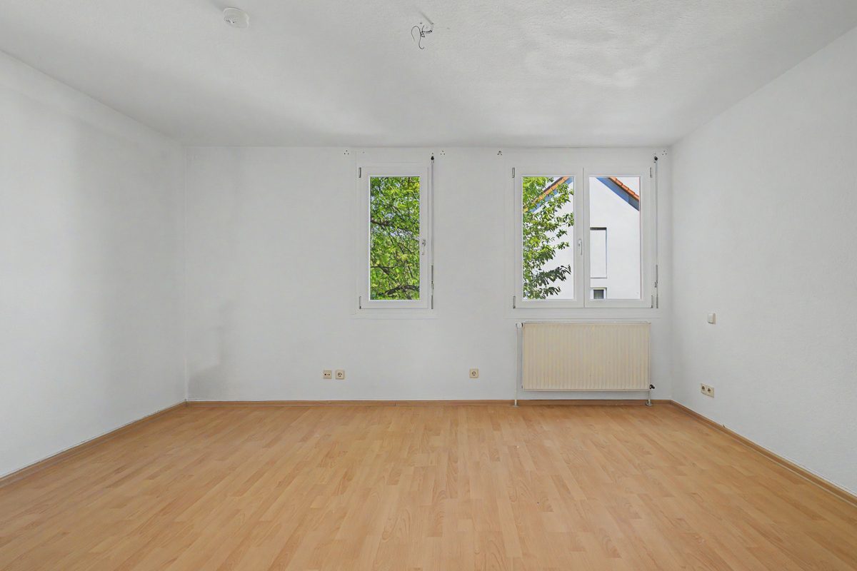 Schlafzimmer im 1.OG Immobilienangebot - Ettlingen - Wohnen & Anlage - Top-Lage an der Alb: Gepflegte Doppelhaushälfte mit viel Platz für die Familie