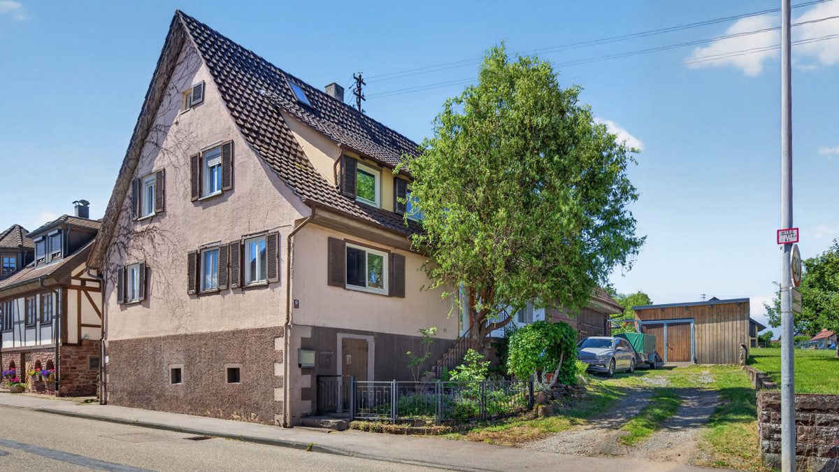 Immobilienangebot - Straubenhardt - Wohnen & Anlage - Ideale Gelegenheit! Vielfältiges 2-Familien-Wohnhaus in Straubenhardt