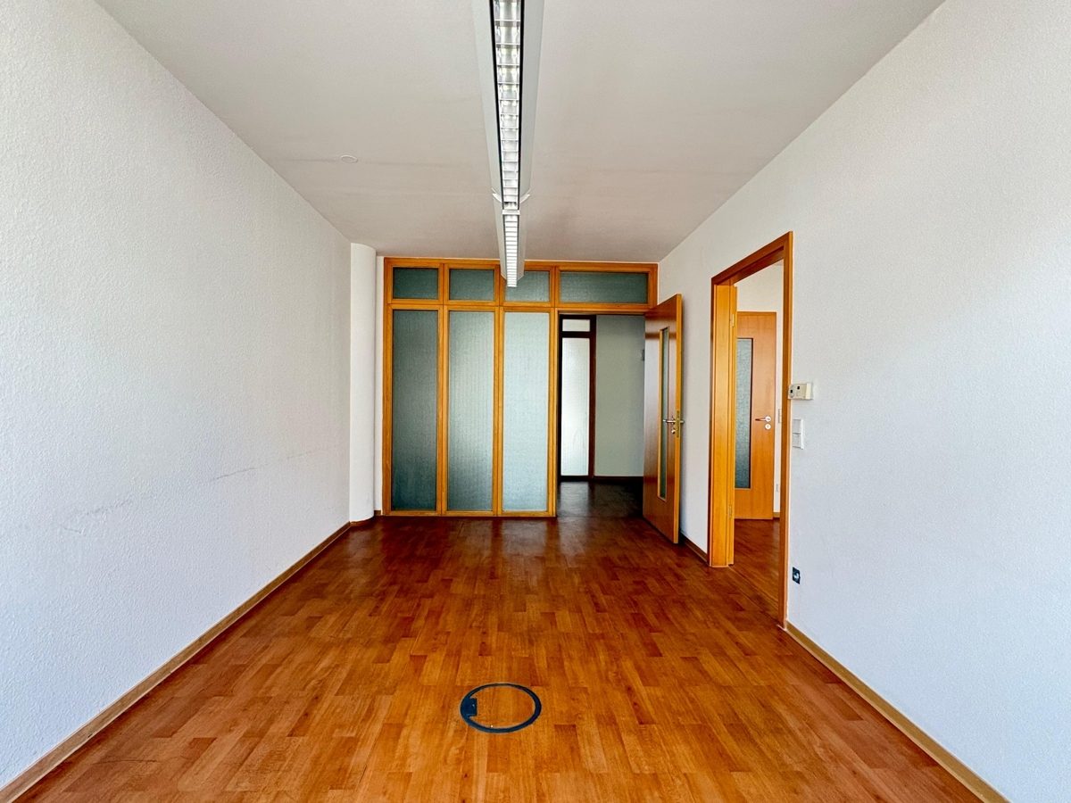 Immobilienangebot - Karlsruhe / Innenstadt-West - Rest & Gewerbe - Attraktive, lichtdurchflutete Gewerbefläche mit flexiblen Nutzungsmöglichkeiten