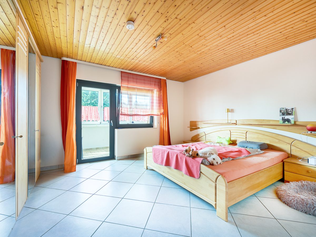 Immobilienangebot - Ettlingen / Spessart - Wohnen & Anlage - Ein Zuhause für Generationen – großzügiges Zweifamilienhaus mit ausgebautem Dachgeschoss