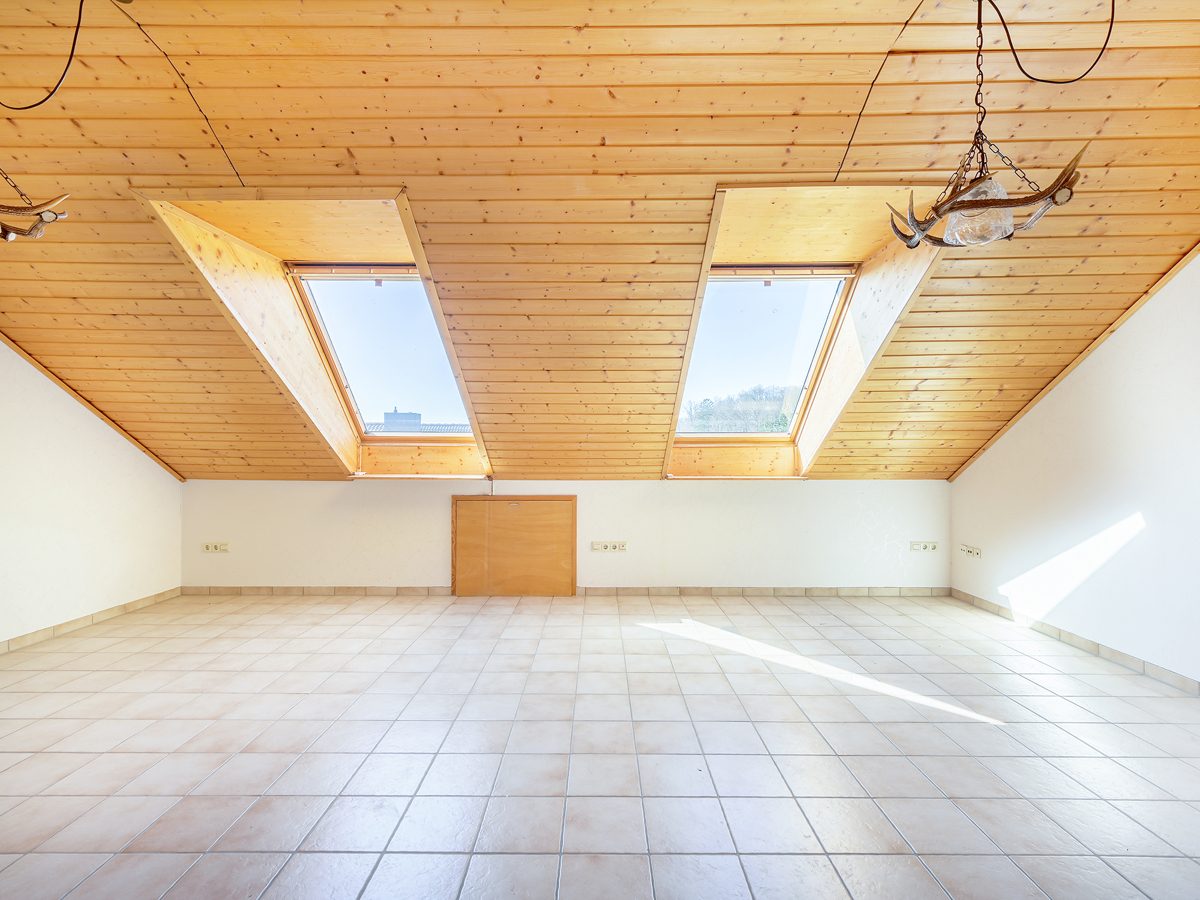 Immobilienangebot - Ettlingen / Spessart - Wohnen & Anlage - Ein Zuhause für Generationen – großzügiges Zweifamilienhaus mit ausgebautem Dachgeschoss