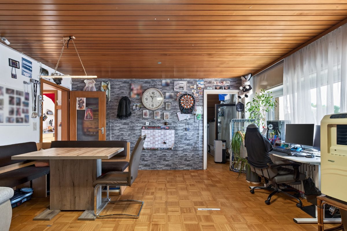 Wohnzimmer Ansicht 2 Immobilienangebot - Karlsruhe / Grünwinkel - Wohnungen - Kapitalanleger aufgepasst: Vermietete 3-Zimmer-Wohnung mit Balkon und Garage!