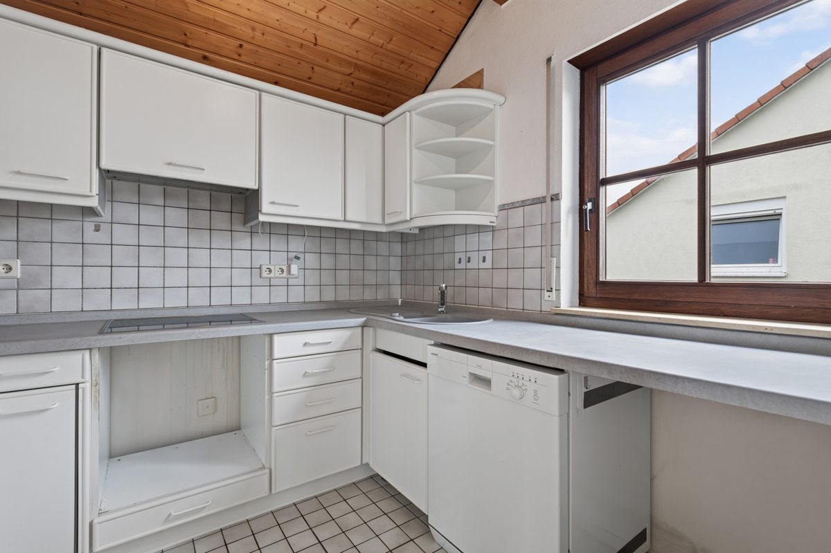 Küche Immobilienangebot - Waldbronn / Busenbach - Wohnungen - Viel Platz zum Wohlfühlen: Helle 3,5-Zimmer-Wohnung mit Garage in Waldbronn-Busenbach!