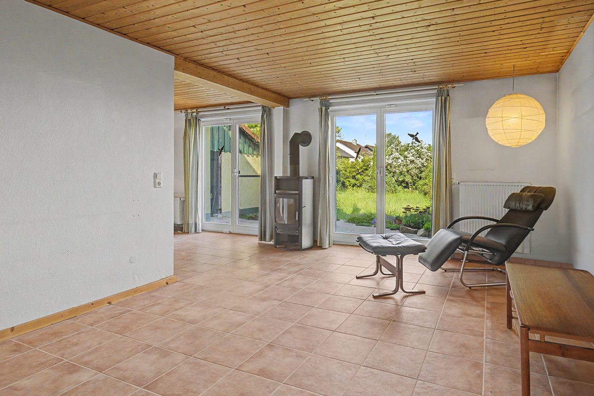 EG Wohnzimmer Immobilienangebot - Stutensee / Spöck - Wohnen & Anlage - Besonderes Wohnerlebnis: Charmantes Split-Level-Haus in zweiter Reihe!