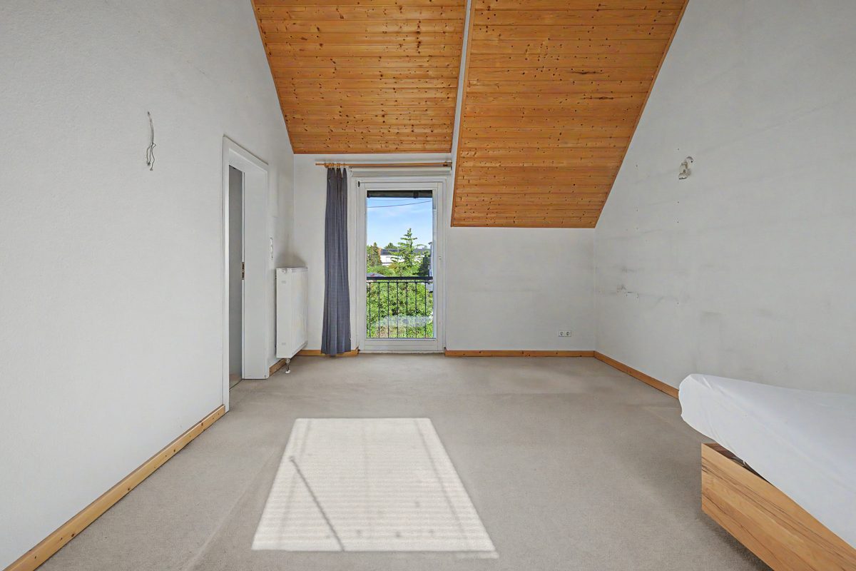 OG Schlafzimmer Immobilienangebot - Stutensee / Spöck - Wohnen & Anlage - Besonderes Wohnerlebnis: Charmantes Split-Level-Haus in zweiter Reihe!