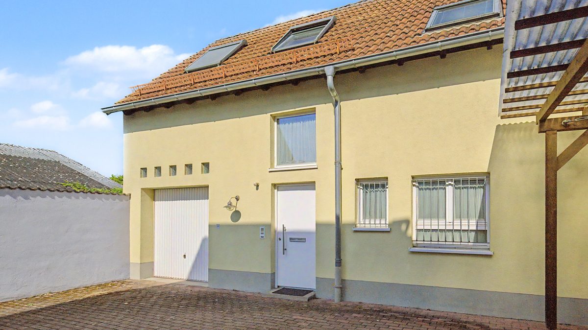 Immobilienangebot - Stutensee / Spöck - Wohnen & Anlage - Besonderes Wohnerlebnis: Charmantes Split-Level-Haus in zweiter Reihe!