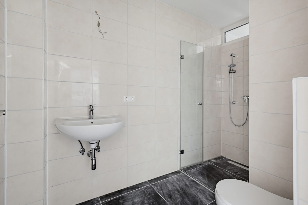 Tageslichtbadezimmer Immobilienangebot - Karlsruhe / Knielingen - Wohnen & Anlage - Hell, modern, familienfreundlich – Doppelhaushälfte mit Wärmepumpe und Fußbodenheizung