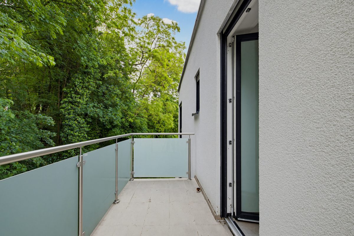 Balkon 2 Immobilienangebot - Karlsruhe / Knielingen - Wohnen & Anlage - Hell, modern, familienfreundlich – Doppelhaushälfte mit Wärmepumpe und Fußbodenheizung