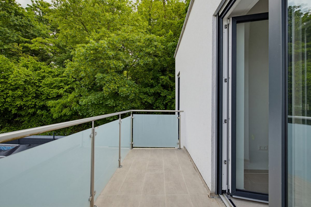 Balkon 3 Immobilienangebot - Karlsruhe / Knielingen - Wohnen & Anlage - Hell, modern, familienfreundlich – Doppelhaushälfte mit Wärmepumpe und Fußbodenheizung