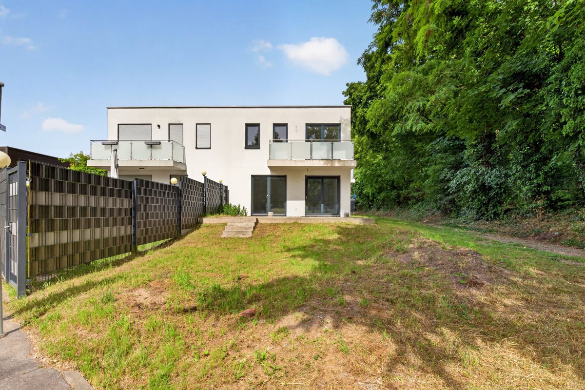Gartenansicht Immobilienangebot - Karlsruhe / Knielingen - Wohnen & Anlage - Hell, modern, familienfreundlich – Doppelhaushälfte mit Wärmepumpe und Fußbodenheizung