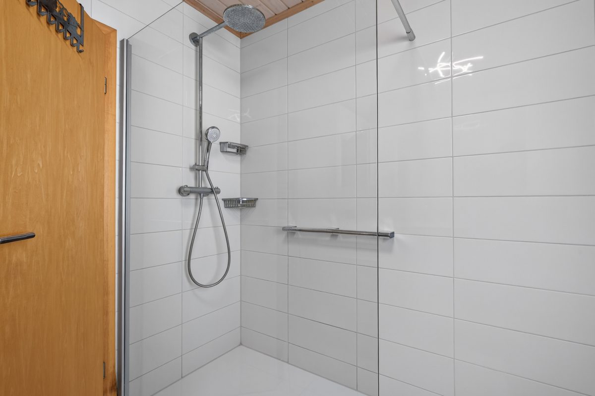 Badezimmer Dusche Immobilienangebot - Karlsruhe / Stupferich - Wohnen & Anlage - Mehr als ein Haus – Ein Zuhause mit Herz, Garten und vielen Möglichkeiten