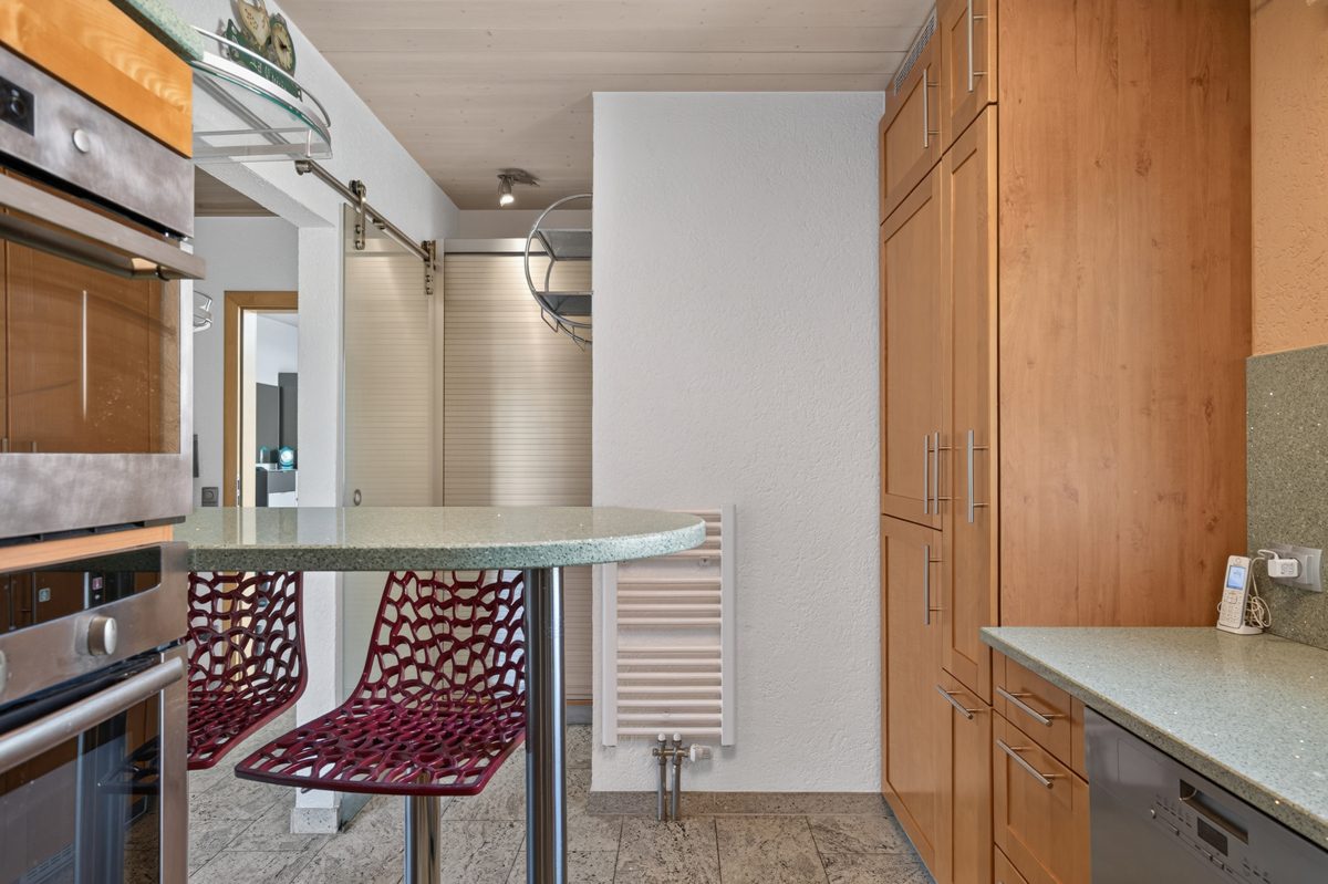 EG Küche Ansicht 2 Immobilienangebot - Karlsruhe / Stupferich - Wohnen & Anlage - Mehr als ein Haus – Ein Zuhause mit Herz, Garten und vielen Möglichkeiten