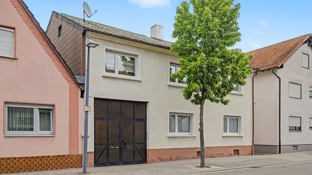 Immobilienangebot - Waghäusel / Kirrlach - Wohnen & Anlage - Ein Anwesen mit Raum für Ideen – Einfamilienhaus mit Anbau, Nebengebäude und Garten in Waghäusel-Kirrlach