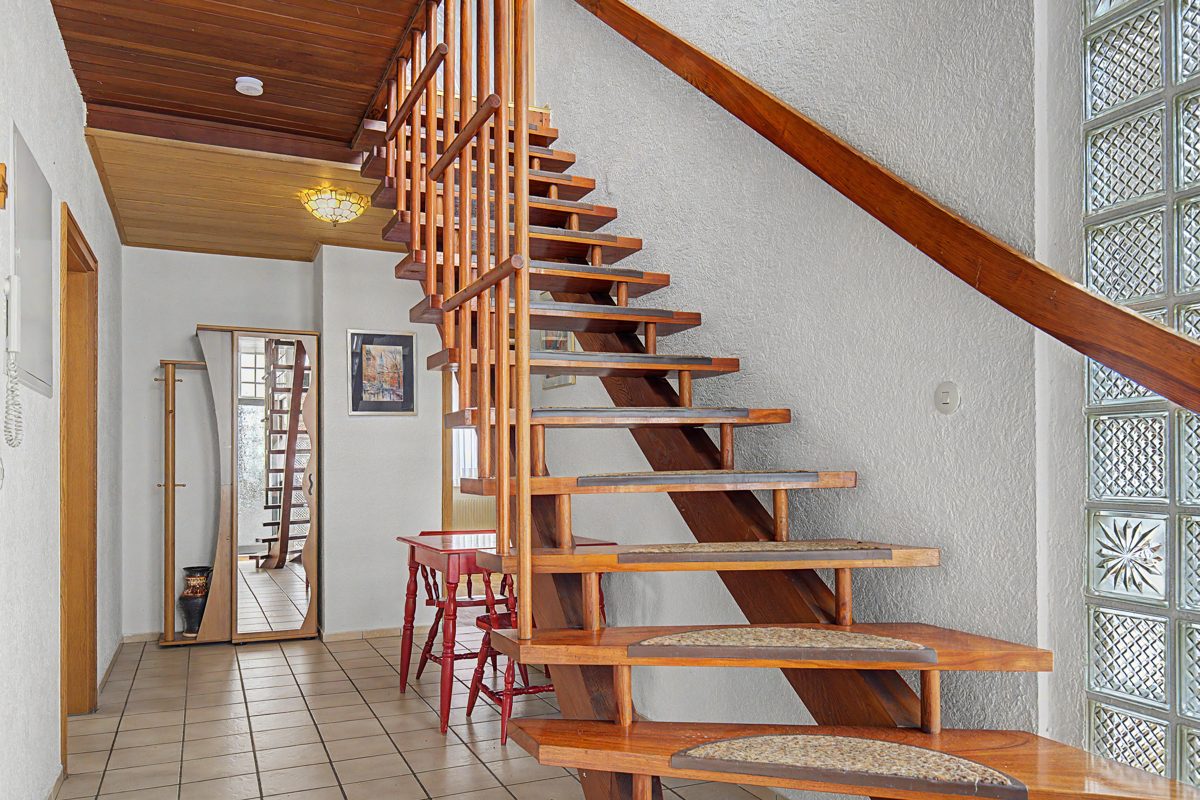EG Flur Immobilienangebot - Waghäusel / Kirrlach - Wohnen & Anlage - Ein Anwesen mit Raum für Ideen – Einfamilienhaus mit Anbau, Nebengebäude und Garten in Waghäusel-Kirrlach
