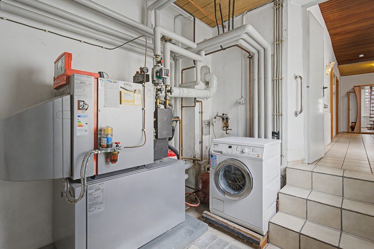 EG Heizung Immobilienangebot - Waghäusel / Kirrlach - Wohnen & Anlage - Ein Anwesen mit Raum für Ideen – Einfamilienhaus mit Anbau, Nebengebäude und Garten in Waghäusel-Kirrlach