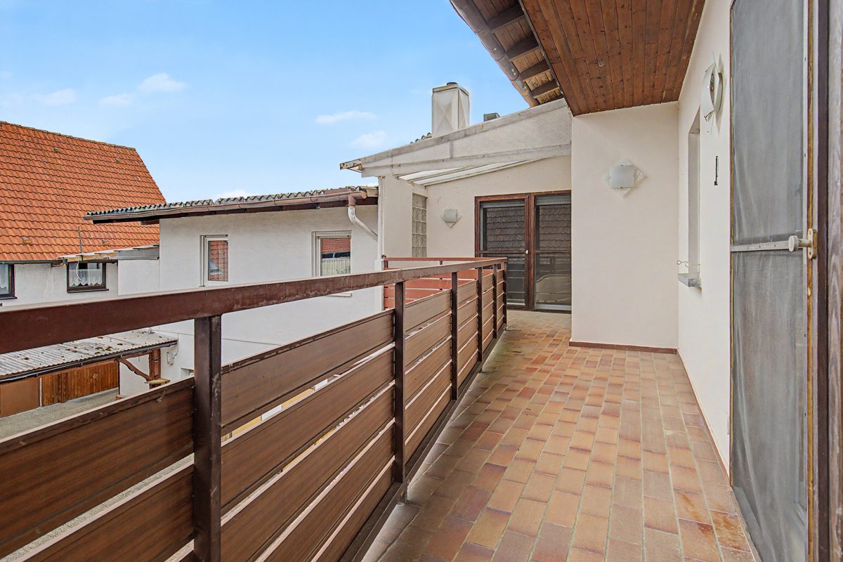 OG Balkon Immobilienangebot - Waghäusel / Kirrlach - Wohnen & Anlage - Ein Anwesen mit Raum für Ideen – Einfamilienhaus mit Anbau, Nebengebäude und Garten in Waghäusel-Kirrlach