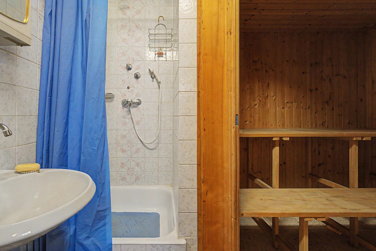 OG Sauna Immobilienangebot - Waghäusel / Kirrlach - Wohnen & Anlage - Ein Anwesen mit Raum für Ideen – Einfamilienhaus mit Anbau, Nebengebäude und Garten in Waghäusel-Kirrlach