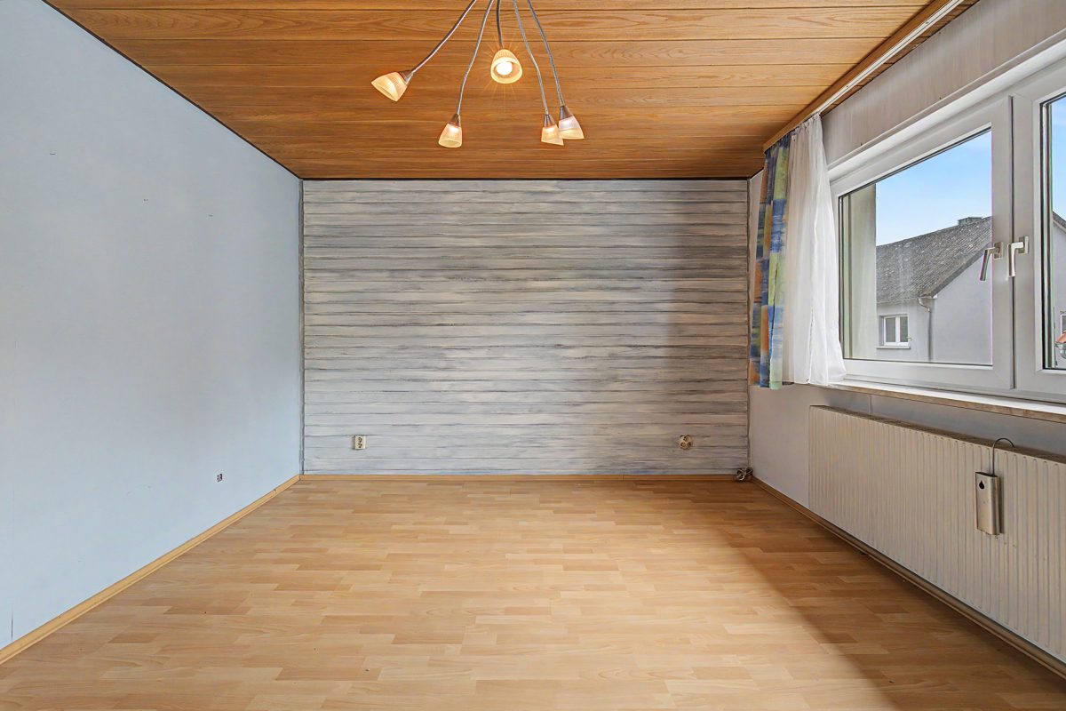 OG Schlafzimmer Immobilienangebot - Waghäusel / Kirrlach - Wohnen & Anlage - Ein Anwesen mit Raum für Ideen – Einfamilienhaus mit Anbau, Nebengebäude und Garten in Waghäusel-Kirrlach