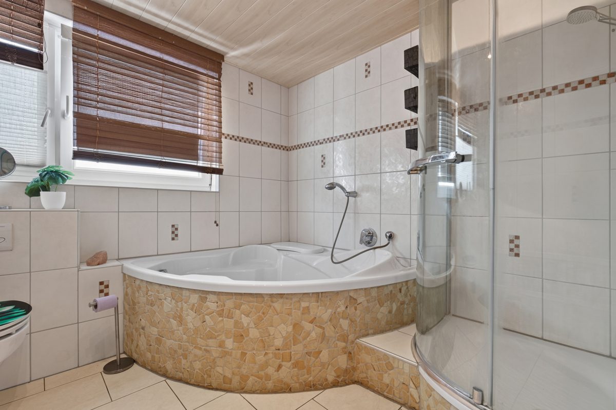 Immobilienangebot - Stutensee / Friedrichstal - Wohnen & Anlage - Charmantes Einfamilienhaus mit modernem Wohnkomfort und großem Grundstück!