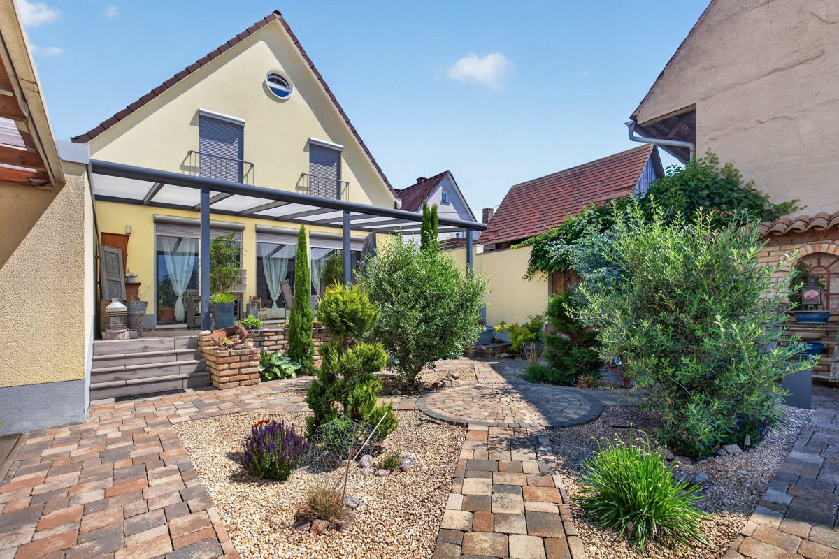 Immobilienangebot - Stutensee / Friedrichstal - Wohnen & Anlage - Charmantes Einfamilienhaus mit modernem Wohnkomfort und großem Grundstück!