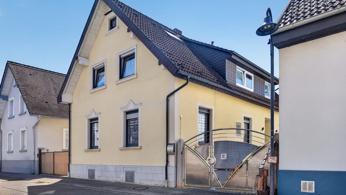 Immobilienangebot - Stutensee / Friedrichstal - Wohnen & Anlage - Charmantes Einfamilienhaus mit modernem Wohnkomfort und großem Grundstück!