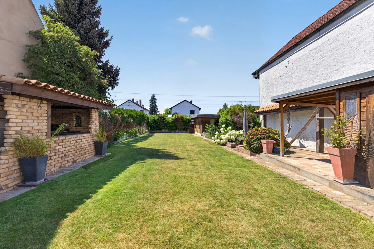 Immobilienangebot - Stutensee / Friedrichstal - Wohnen & Anlage - Charmantes Einfamilienhaus mit modernem Wohnkomfort und großem Grundstück!