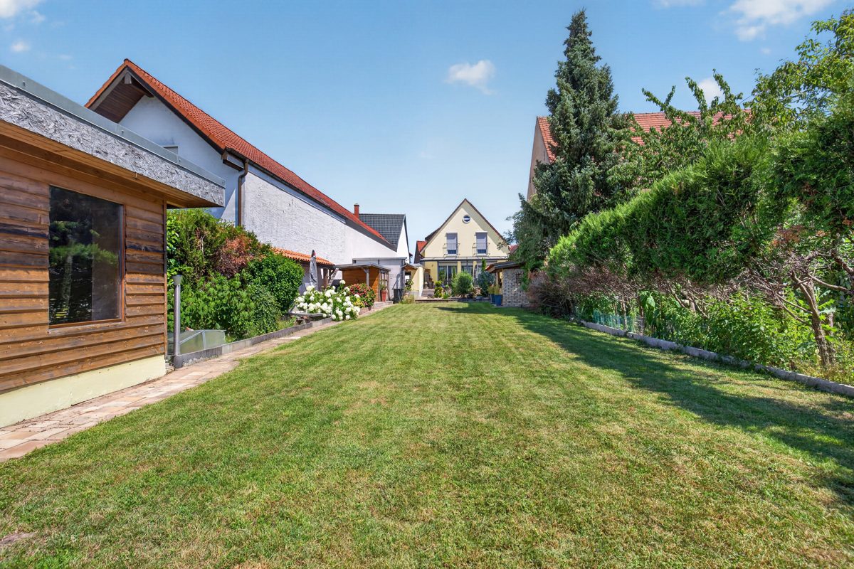 Immobilienangebot - Stutensee / Friedrichstal - Wohnen & Anlage - Charmantes Einfamilienhaus mit modernem Wohnkomfort und großem Grundstück!