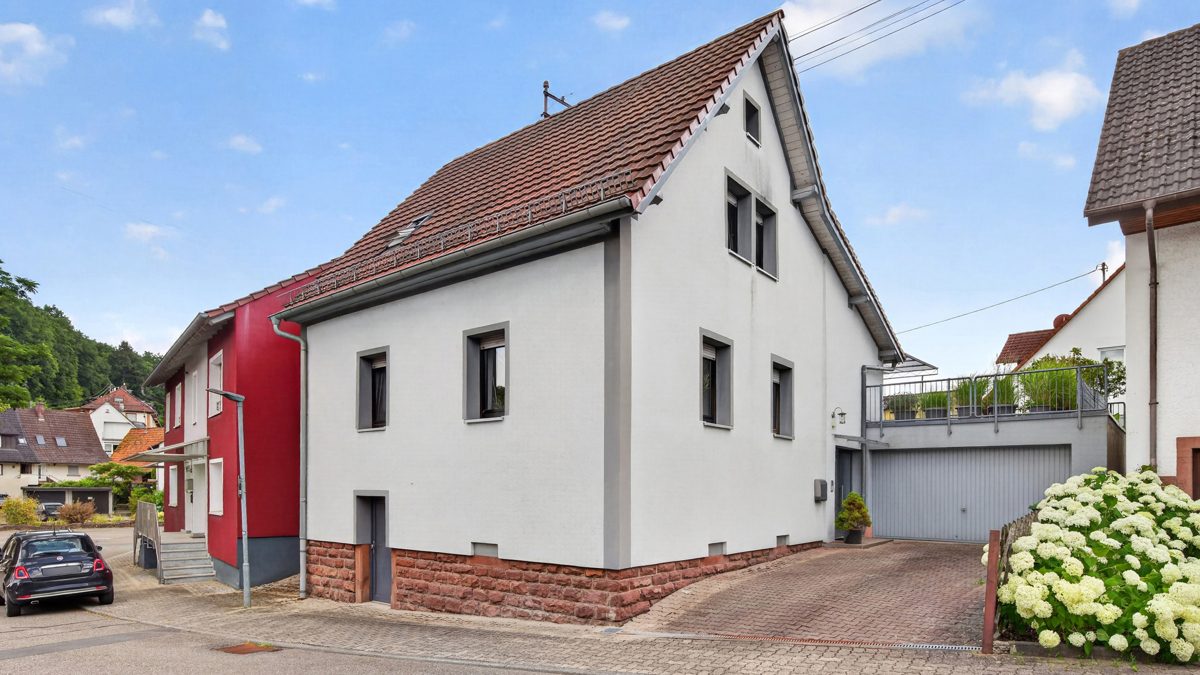 Immobilienangebot - Karlsbad / Mutschelbach - Wohnen & Anlage - Einziehen und wohlfühlen – Charmantes Einfamilienhaus mit Garage und Stellplatz