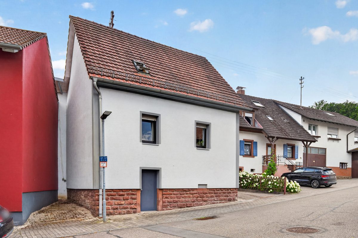Immobilienangebot - Karlsbad / Mutschelbach - Wohnen & Anlage - Einziehen und wohlfühlen – Charmantes Einfamilienhaus mit Garage und Stellplatz