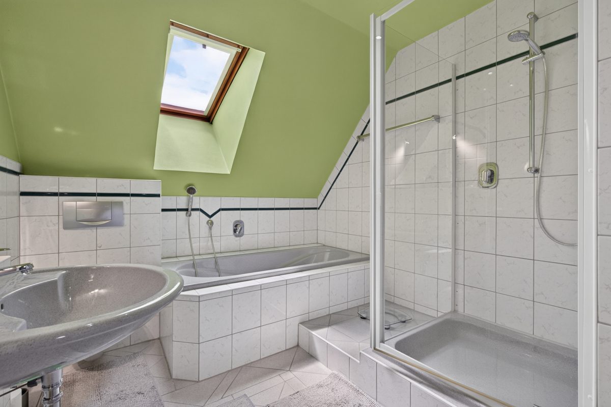Immobilienangebot - Karlsbad / Mutschelbach - Wohnen & Anlage - Einziehen und wohlfühlen – Charmantes Einfamilienhaus mit Garage und Stellplatz