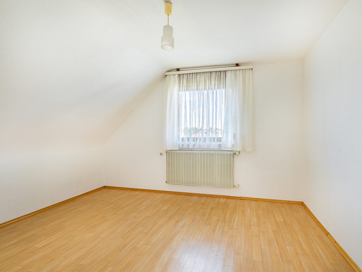 Immobilienangebot - Rastatt - Wohnen & Anlage - Ihr neues Projekt: Zweifamilienhaus mit viel Potential und ausgebautem Dachgeschoss