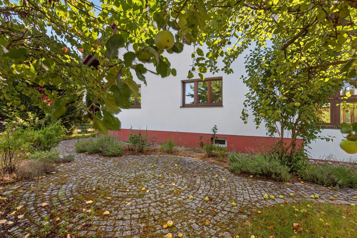 Immobilienangebot - Stutensee / Friedrichstal - Wohnen & Anlage - Einziehen und wohlfühlen - Freistehendes Einfamilienhaus mit Wärmepumpe!