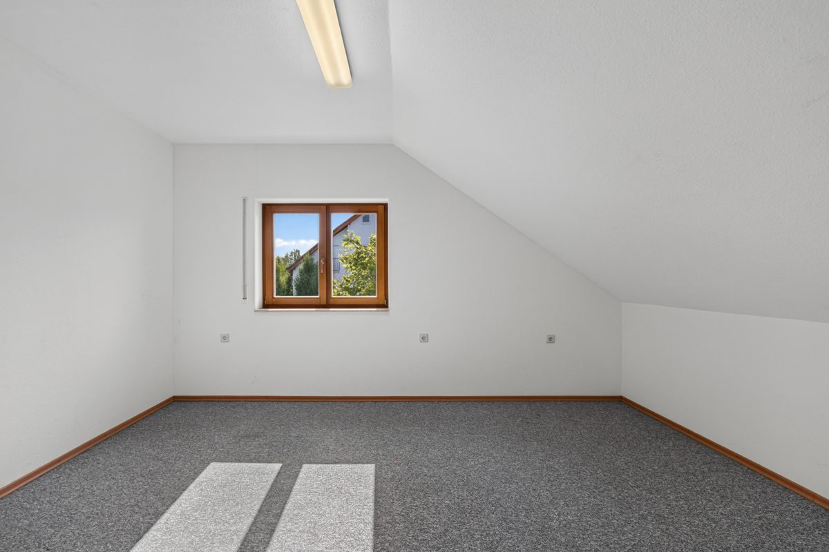 Immobilienangebot - Stutensee / Friedrichstal - Wohnen & Anlage - Einziehen und wohlfühlen - Freistehendes Einfamilienhaus mit Wärmepumpe!