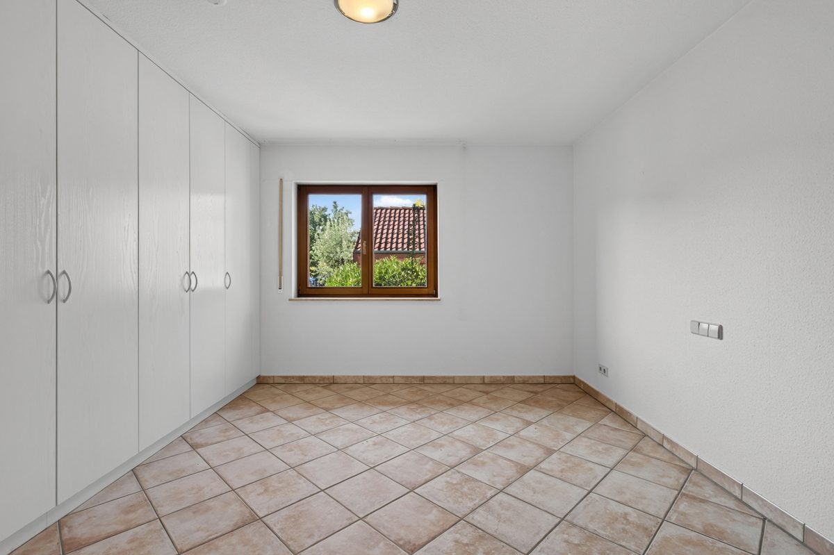 Immobilienangebot - Stutensee / Friedrichstal - Wohnen & Anlage - Einziehen und wohlfühlen - Freistehendes Einfamilienhaus mit Wärmepumpe!