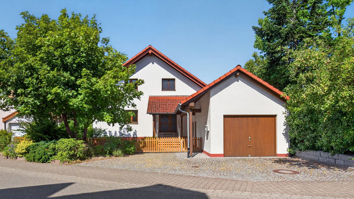 Immobilienangebot - Stutensee / Friedrichstal - Wohnen & Anlage - Einziehen und wohlfühlen - Freistehendes Einfamilienhaus mit Wärmepumpe!