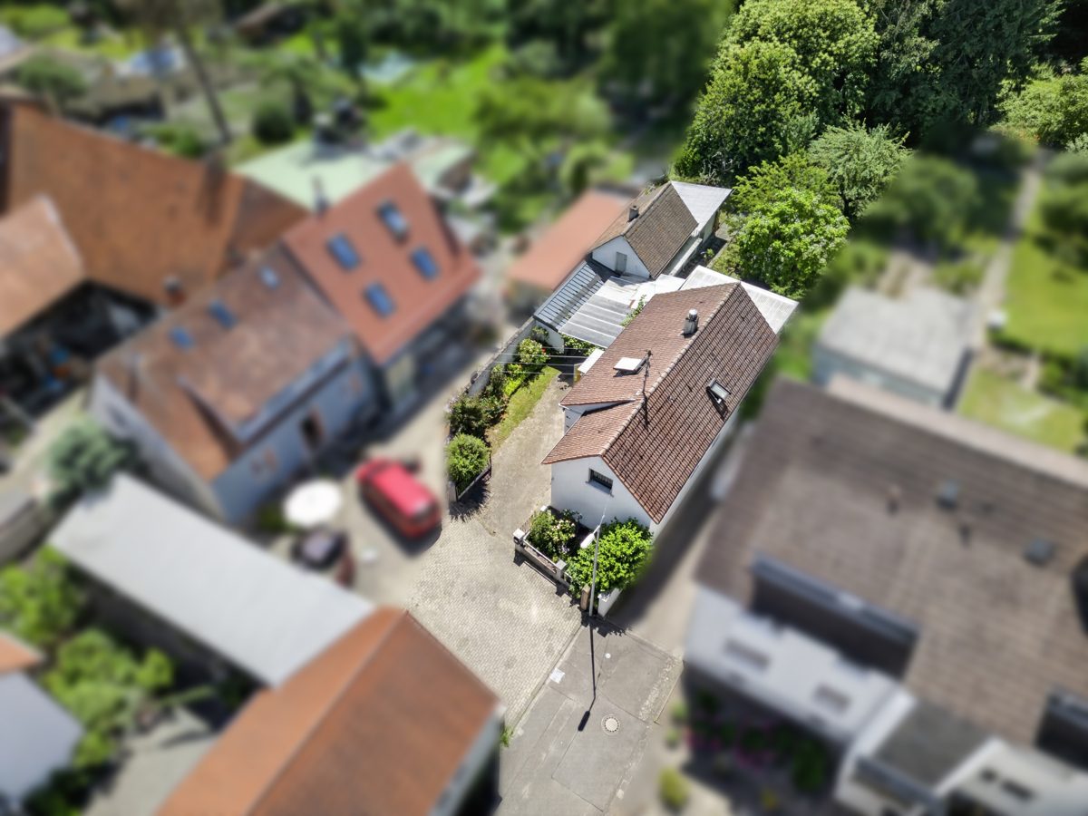 Übersicht Grundstück Immobilienangebot - Karlsruhe / Knielingen - Wohnen & Anlage - Sanierungsobjekt mit großem Grundstück und vielseitigen Nebengebäuden